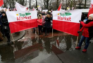 Demonstracja pod Sejmem RP, sklep TopMarket, Polska Grupa Supermarketów PGS